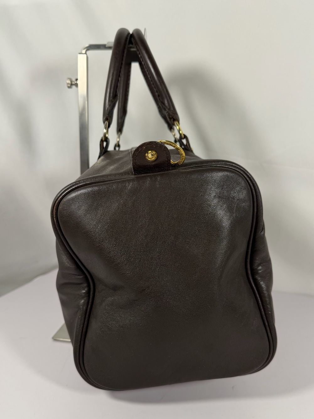 3061: Vintage Longchamp Brown Leather Boston Duffle Travel Bag - Picture 2 of 13